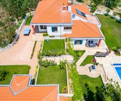 Mediterrán stílusú hacienda panorámás kilátással