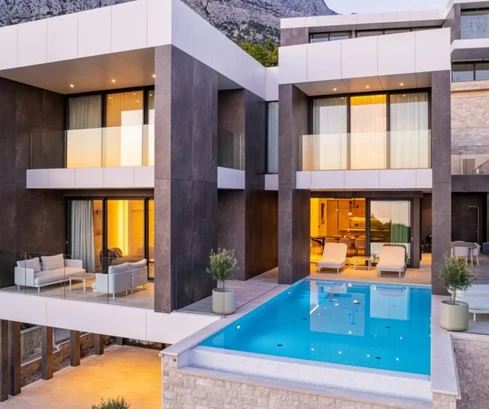 Villa di lusso in vendita a Baška Voda a pochi passi dal mare in Croazia