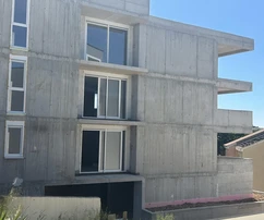 Apartamento de tres dormitorios en venta en Okrug cerca de la playa en Croacia