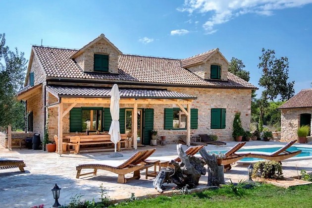 Hvar Villa in pietra con piscina in una tenuta tentacolare in vendita