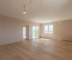 Istria, Poreč, trojizbový byt v novostavbe s výhľadom na more, čistá úžitková plocha 112,47 m²