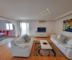 APPARTEMENT ATTRACTIF AVEC VUE SUR LA MER ET JARDIN, DANS UN ENDROIT CALME, À 250 M DE LA PLAGE !