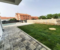 NUOVA VILLETTA BIFAMILIARE CON PISCINA E VISTA MARE, IN POSIZIONE TRANQUILLA!