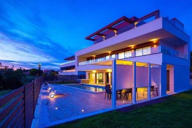 Luxus tengerparti villa Medulinban, Isztria: Az elegancia és a természet harmóniája
