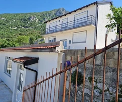 Labin, Istria: Casa versatile con spazio commerciale in vendita
