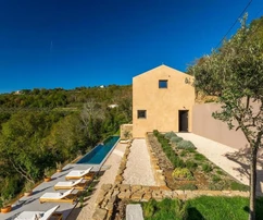 Isztria, Motovun, luxus dizájner villa végtelenített medencével és panorámás kilátással