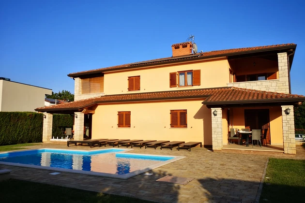 Istria, Poreč: Casa mediterránea con piscina y apartamentos