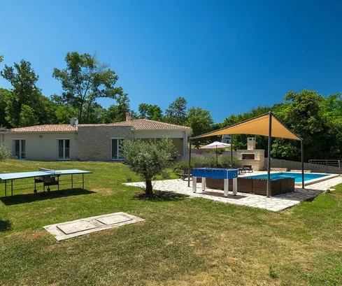 Istria, Kršan: Nowoczesny dom z basenem i prywatnością