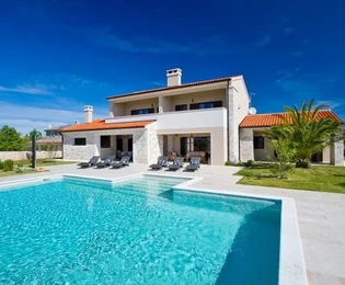 Istrien, Svetvinčenat: Atemberaubende villa mit weitläufigem garten