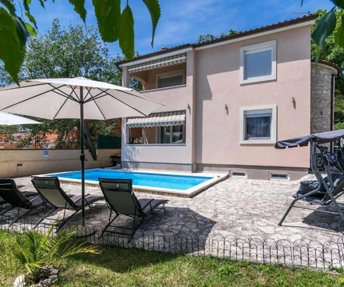 Villa mit Pool in Pula zu verkaufen in Kroatien