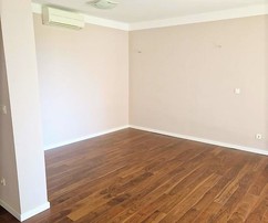 Spacieux appartement divisé avec garage près de la mer