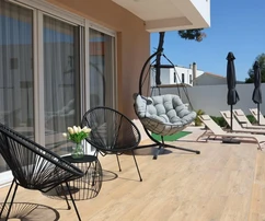 Zaton, moderní vila s bazénem a velkou zahradou
