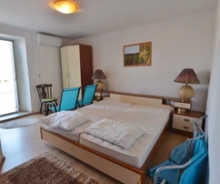 Seaside stone house with garden, in quiet location!