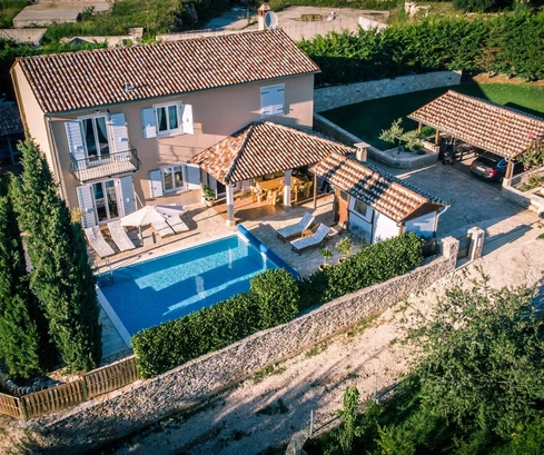 Modern villa medencével eladó Svetvinčenatban Horvátországban