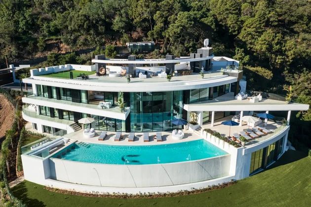 ID 260 / Absolut außergewöhnliche Villa mit Panoramablick auf das Meer