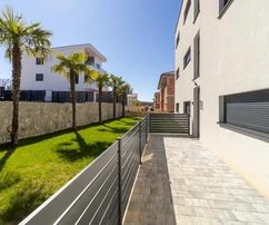 Appartement de luxe de trois chambres à vendre dans le nouveau développement de Malinska en Croatie