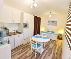 Vir - Semi-detached house with 2 apartments, spacious garden, near the town center and the beach