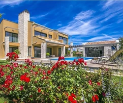 House Sveti Lovreč, 325m2