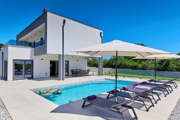 Istrie, Marčana, maison moderne avec piscine dans un endroit calme