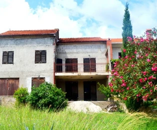 Dvojna kuća na prodaju s pogledom na more Bol