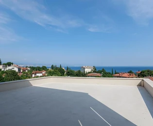 Ekskluzivan stan na prodaju Lovran s bazenom