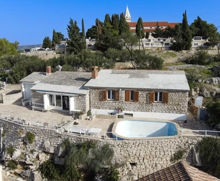 Villa in pietra con piscina in vendita a Primošten in Croazia