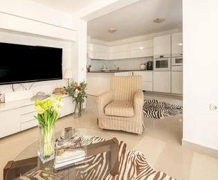 Vir, obiteljska kuća na iznimnoj lokaciji, samo 30 metara od mora