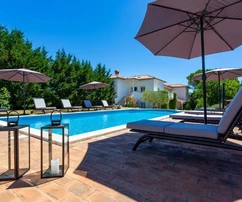 Isztria, Rakalj: Luxus villa medencével és kerttel