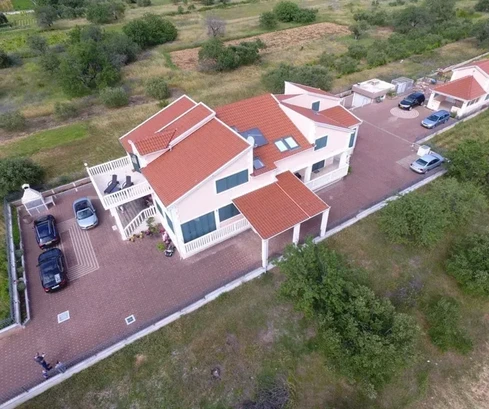 Marina, Dograde, luxusní dům 789 m2, s garáží a letní kuchyní