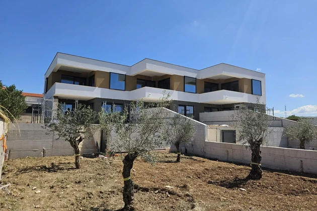 Luxusvilla eladó medencével és tengerre néző panorámával Horvátországban