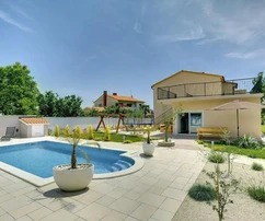 Maison avec jardin féerique et piscine près de la mer, Istrie, Medulin