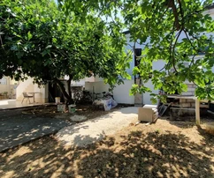 Vir, apartmánový dom s 3 jednotkami, veľkou záhradou a potenciálom na bazén blízko centra