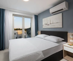 Apartamento en venta en Umag junto al mar con vistas en Croacia