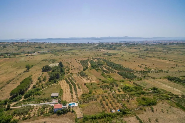 Villa moderna con piscina y amplio jardín en venta en Croacia