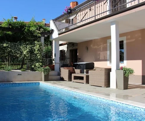 Momjan, Istrie – Historický kamenný dům s bazénem