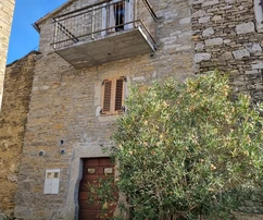Cerovlje, Istria: Casa in pietra con vista lago e potenziale