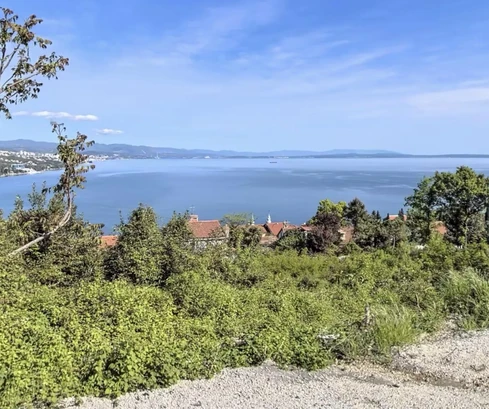 Opatija, Volosko, három lakás összesen 139 m²-en, panorámás tengeri kilátással és tágas kerttel.