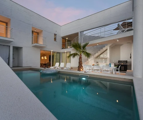 Moderne Villa mit Pool in Sukošan zu verkaufen in Kroatien