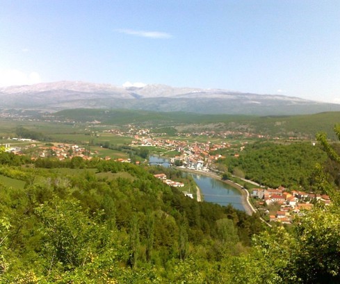 Tágas, többféle célra alkalmas építési telek Trilj városában