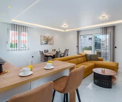 Čiovo, Okrug, apartamento de 3 dormitorios, 118 m2, 2º piso, gran terraza, vistas, amueblado