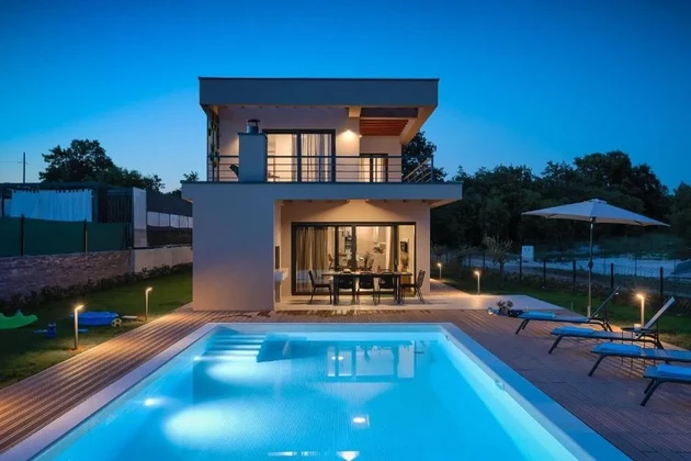 Istria, Svetvinčenat - Villa de nueva construcción con piscina climatizada