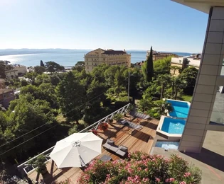 VILLA ARREDATA DI LUSSO CON VISTA MARE, IN POSIZIONE ATTRAENTE!