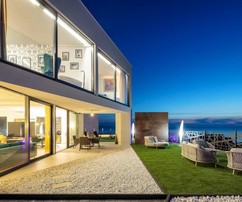 Villa moderne avec vue sur la mer