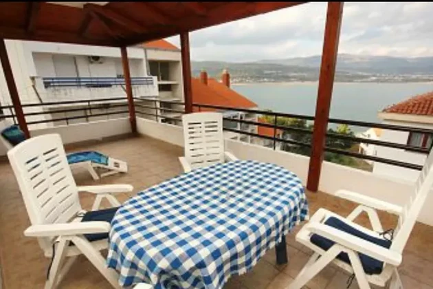 Trogir, Miševac, pohodlie. Dvojizbový byt 97 m² s veľkou terasou.