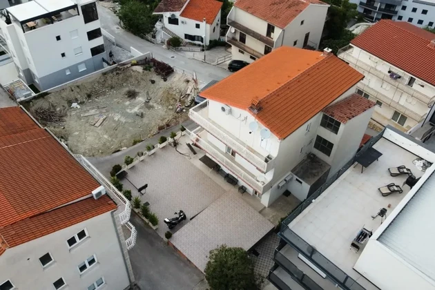 Podstrana, Strožanac, maison individuelle avec 6 appartements, à 230 m de la mer
