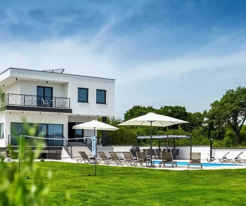 Luxusní vila s bazénem na prodej v Pule v Chorvatsku