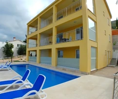 Immeuble d'appartements avec piscine et vue sur la mer, Istrie, Labin