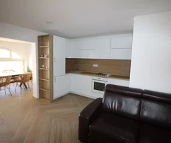 Krásně zrekonstruovaná a kompletně zařízená nemovitost 70 m od moře