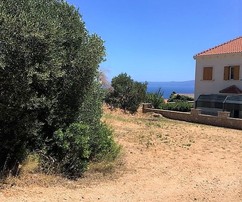 Építési telek eladó Bol szigetén, Brač városában, csendes környezetben, nagy lehetőségekkel