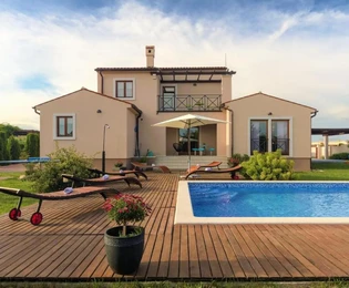 Maison familiale avec piscine disponible à Ližnjan en Croatie